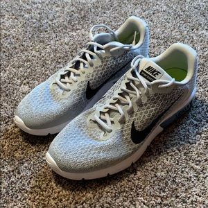 Nike Men’s Air Max Sequent 2